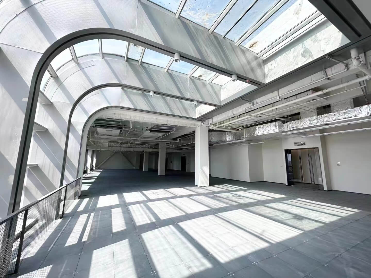 保利广场    2200平米办公室  